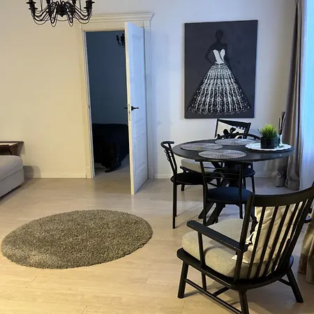 Located Old Town Appartement *